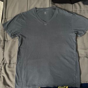 Men’s GAP V-Neck Shirt